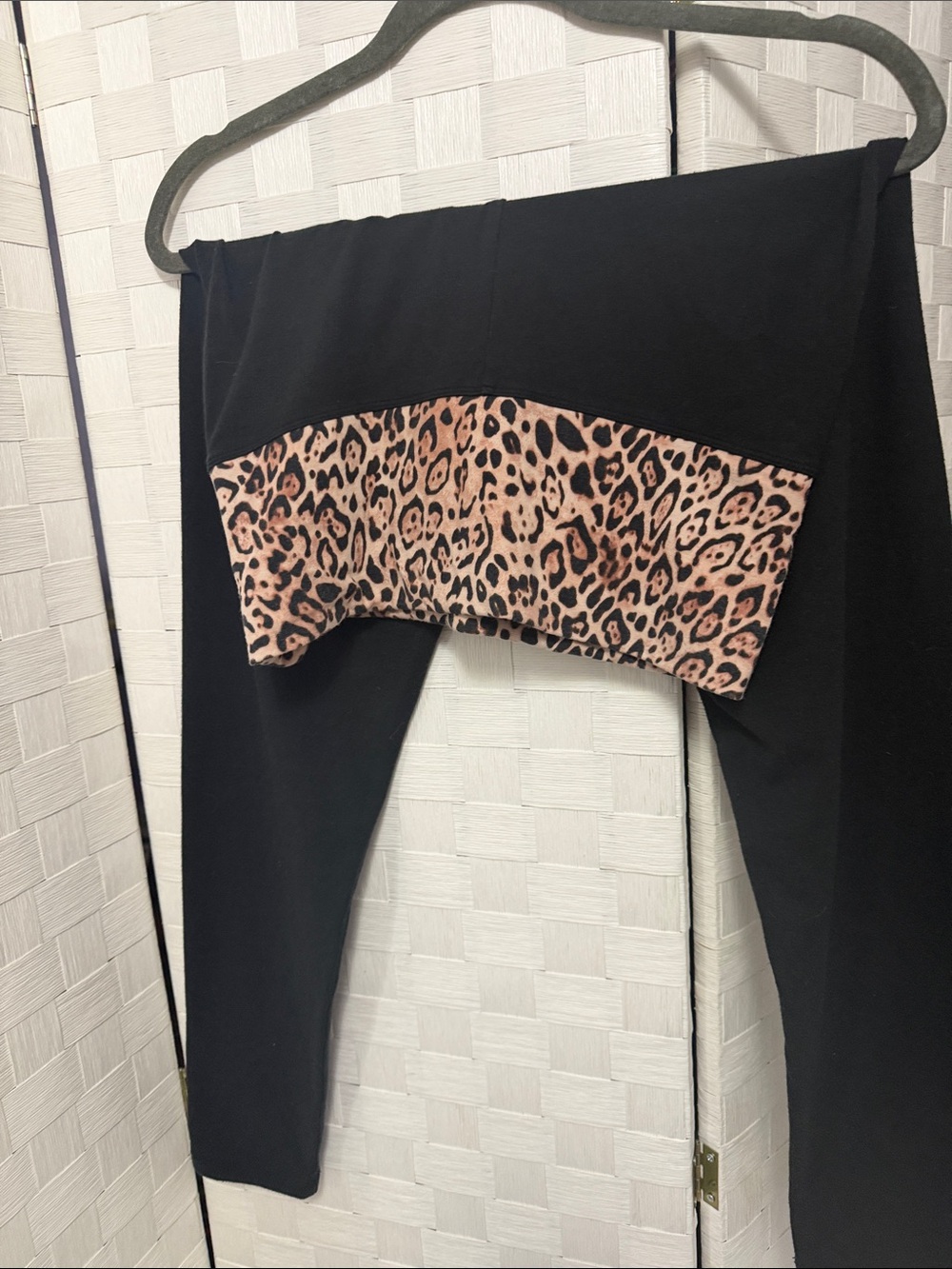 Victoria's Secret Black Leggings with Leopard Waistband - Picture 3 of 3